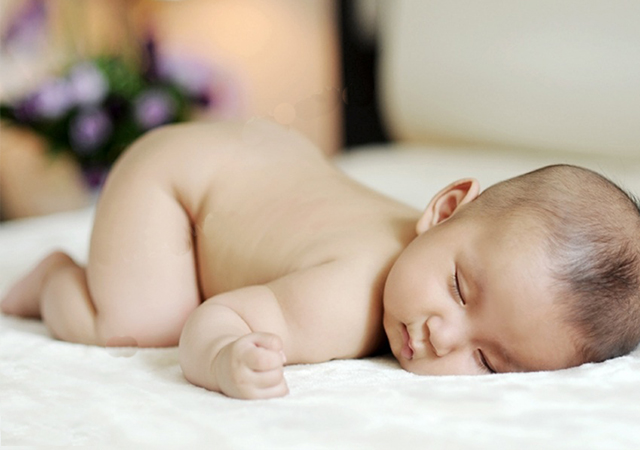 新生宝宝睡姿有讲究,仰卧、侧卧、俯卧,哪个才