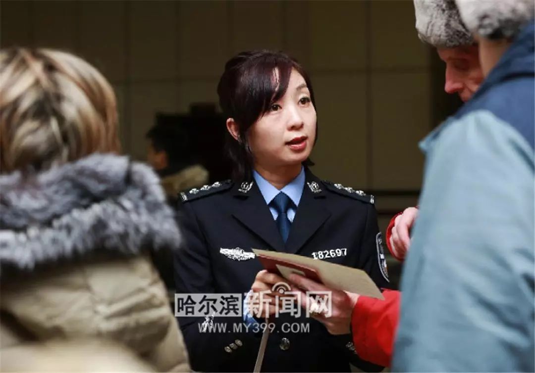 穿上人民警察制服,以崭新的面貌,昂扬的斗志投入到移民管理和边境管理