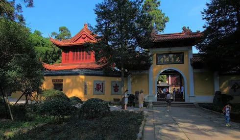 位于中洲岛的莲华寺,将分三期改造成国家4a级景区,将设有观音大佛