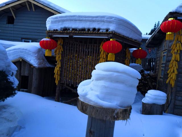 由于雪少,雪乡的雪景显得很普通,跟普通的东北农村没有什么区别.