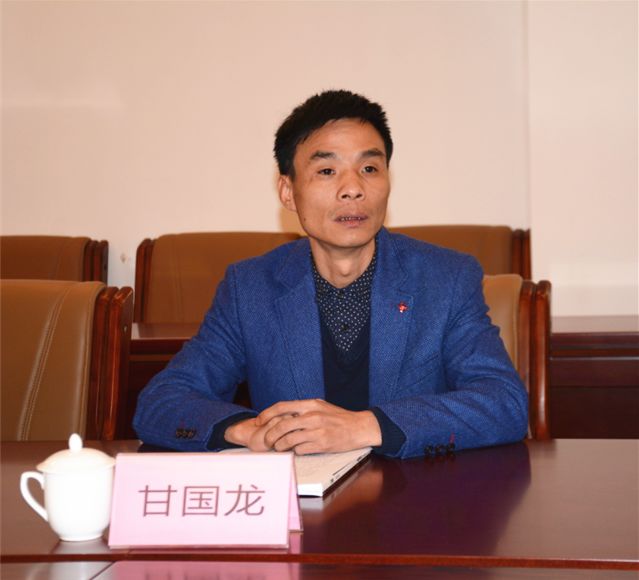 邱明,副会长梁正茂,商会党委书记,会长吴土新,执行会长符清海,秘书长