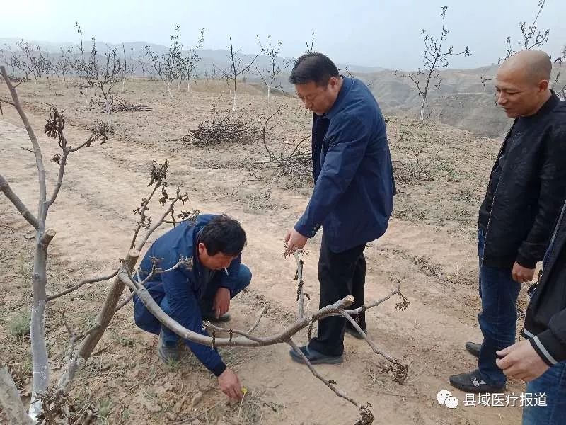 扶贫之前贫困人口_贫困资助扶贫黑板报(3)