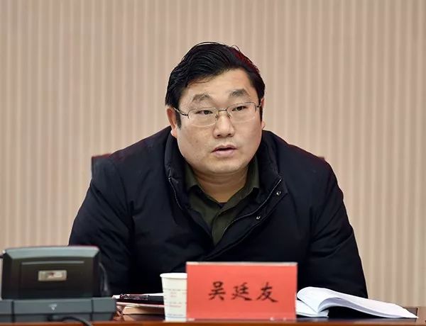 县人大常委会主任唐永明,县政协主席丁和平,县委副书记吴廷友,县委