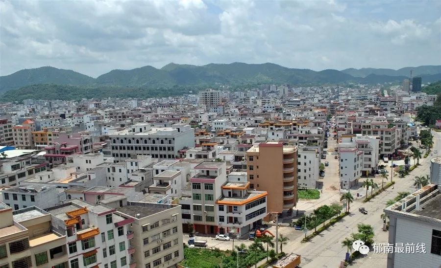 广东云浮郁南县最大的镇,是全国重点镇,拥有光二大屋景区