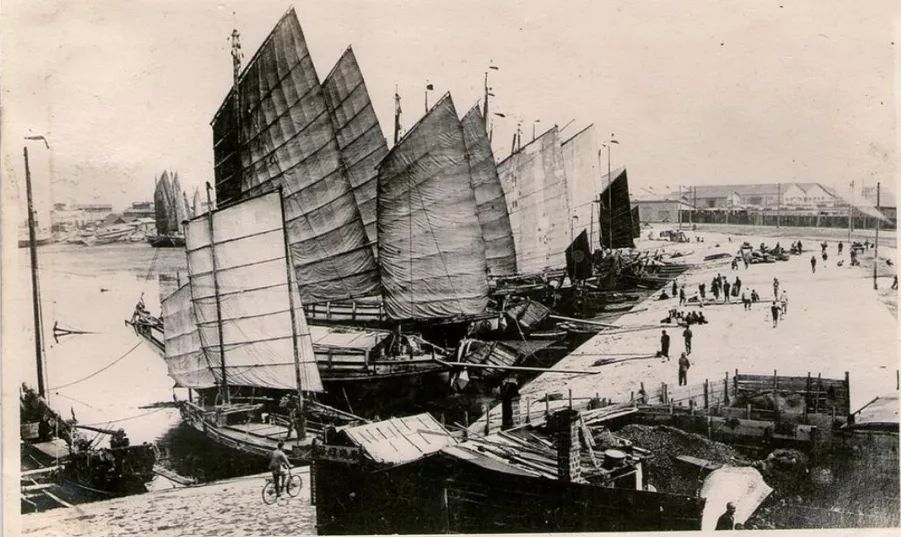 1920年繁忙的汉口码头(图片来自网络)