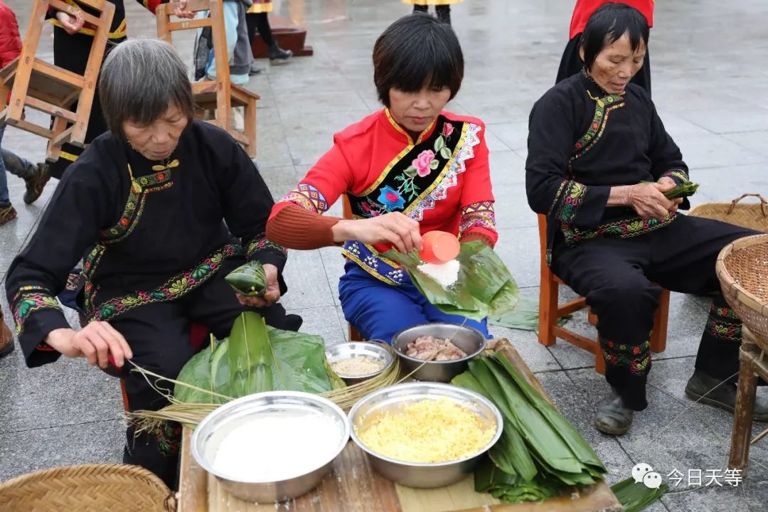 头条东平镇利江屯庆丰收稞犸节喜迎新生活