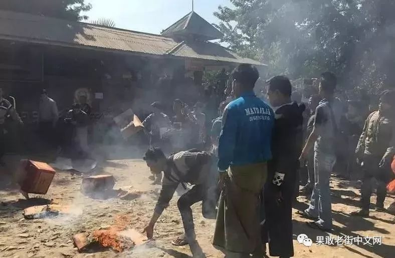 流氓团伙无法无天学校周围杀人抢劫没人管缅甸曼德勒的大学生彻底怒了