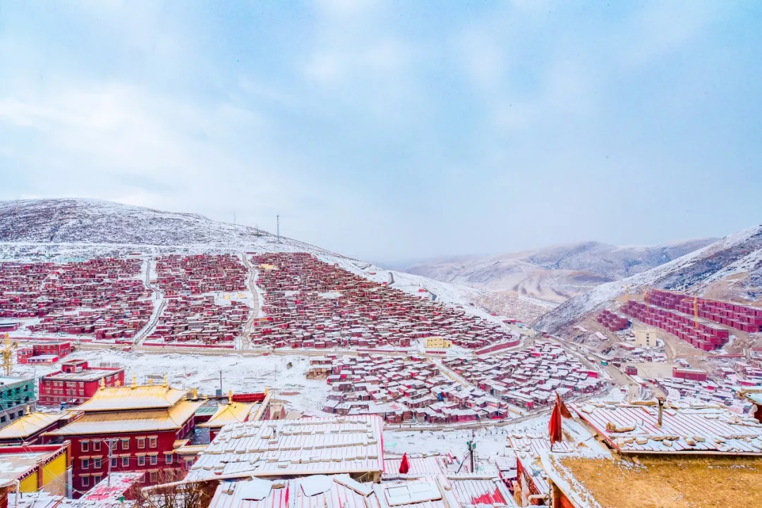 色达下雪了,陪我去一趟,可好?