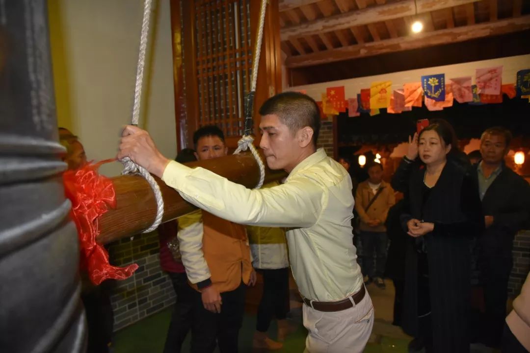 东岩卓锡古寺撞钟点灯祈福法会圆满