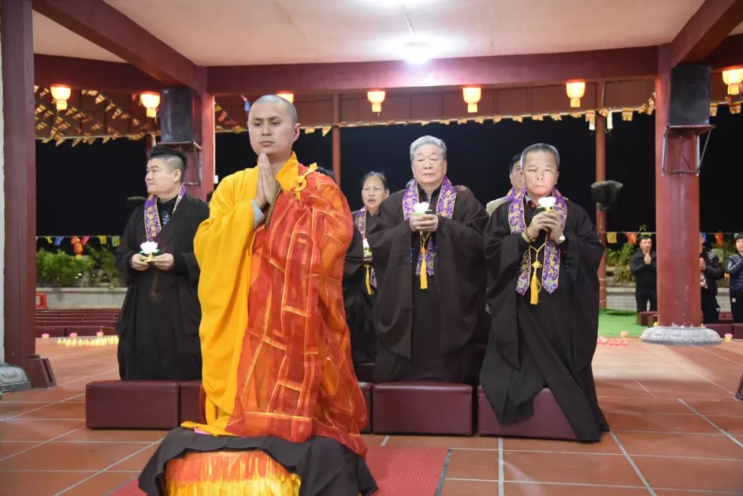 东岩卓锡古寺撞钟点灯祈福法会圆满