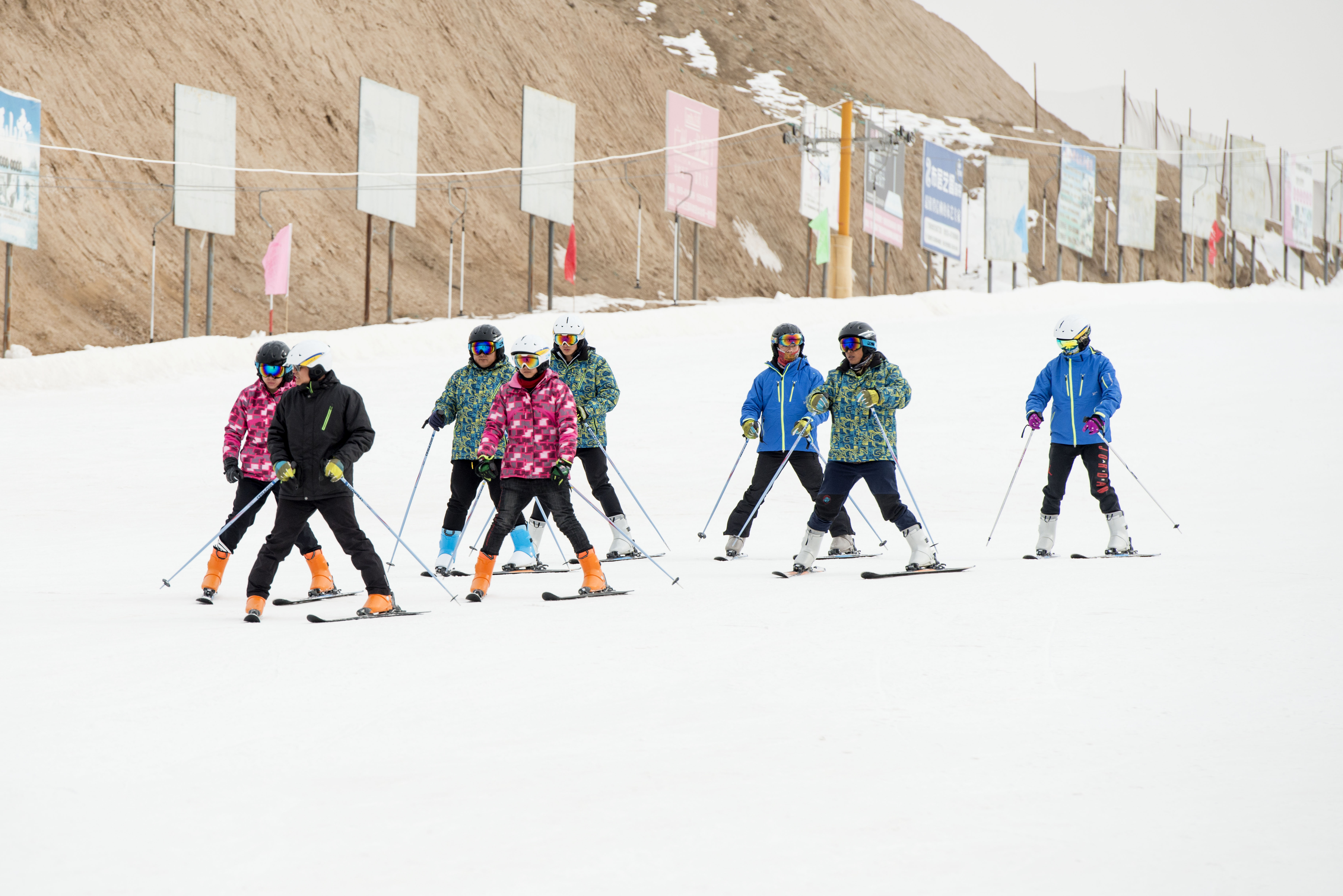 甘肃武威:塔儿湾滑雪场,这里可不只是滑雪哟!