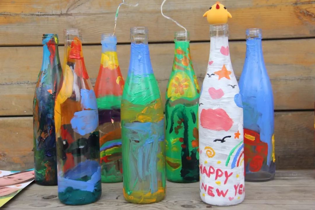 利用空瓶子让小朋友自由作画