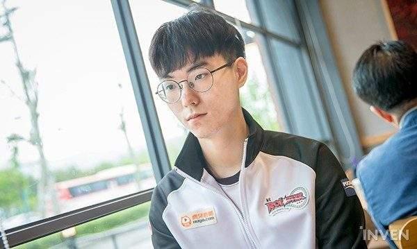 LCK三大天才中單接班faker，LPL只有一個knight，根本遠遠不 遊戲 第2張