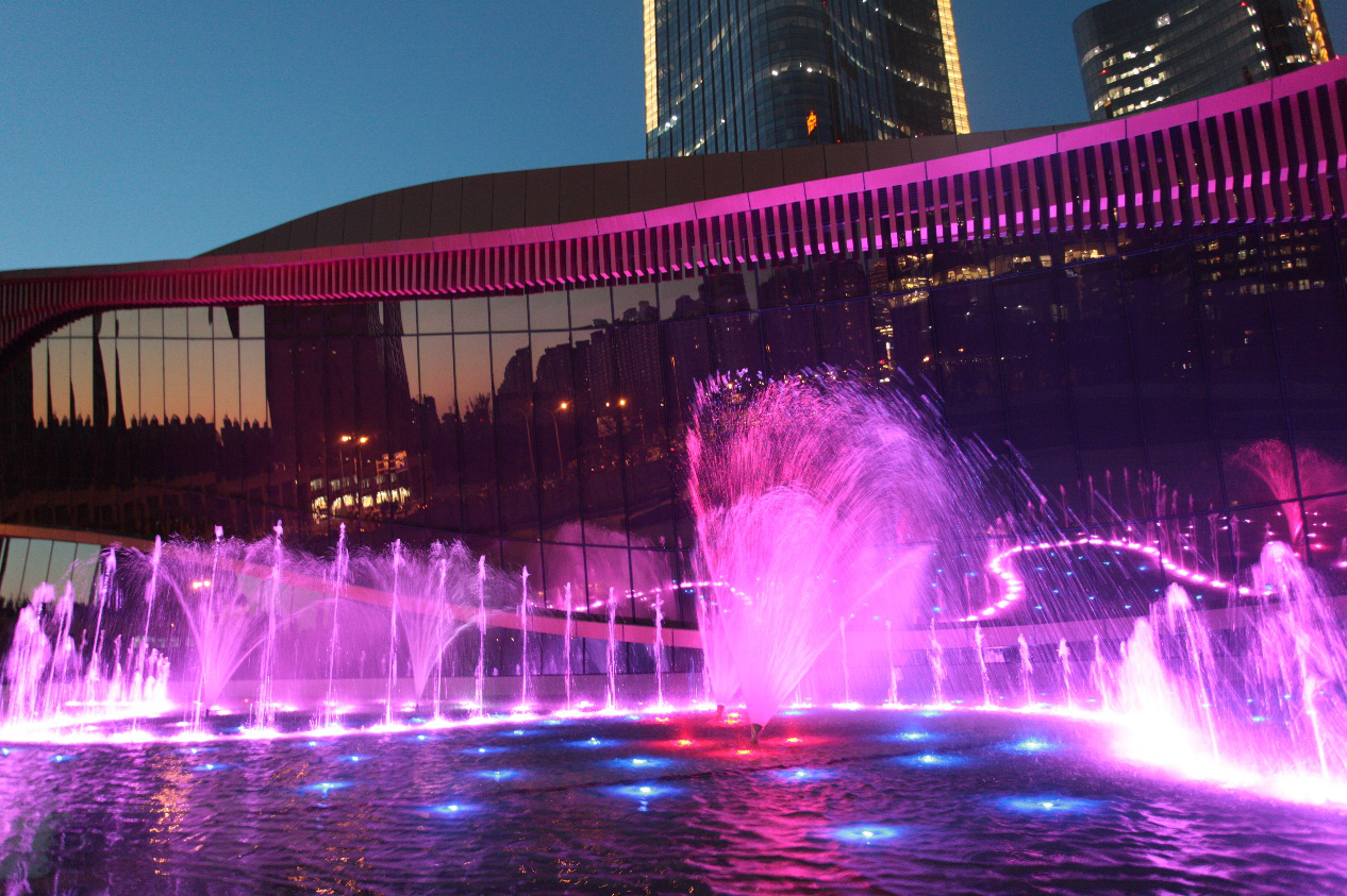 大望京国际商务音乐喷泉才是名副其实的“斜杠喷泉”