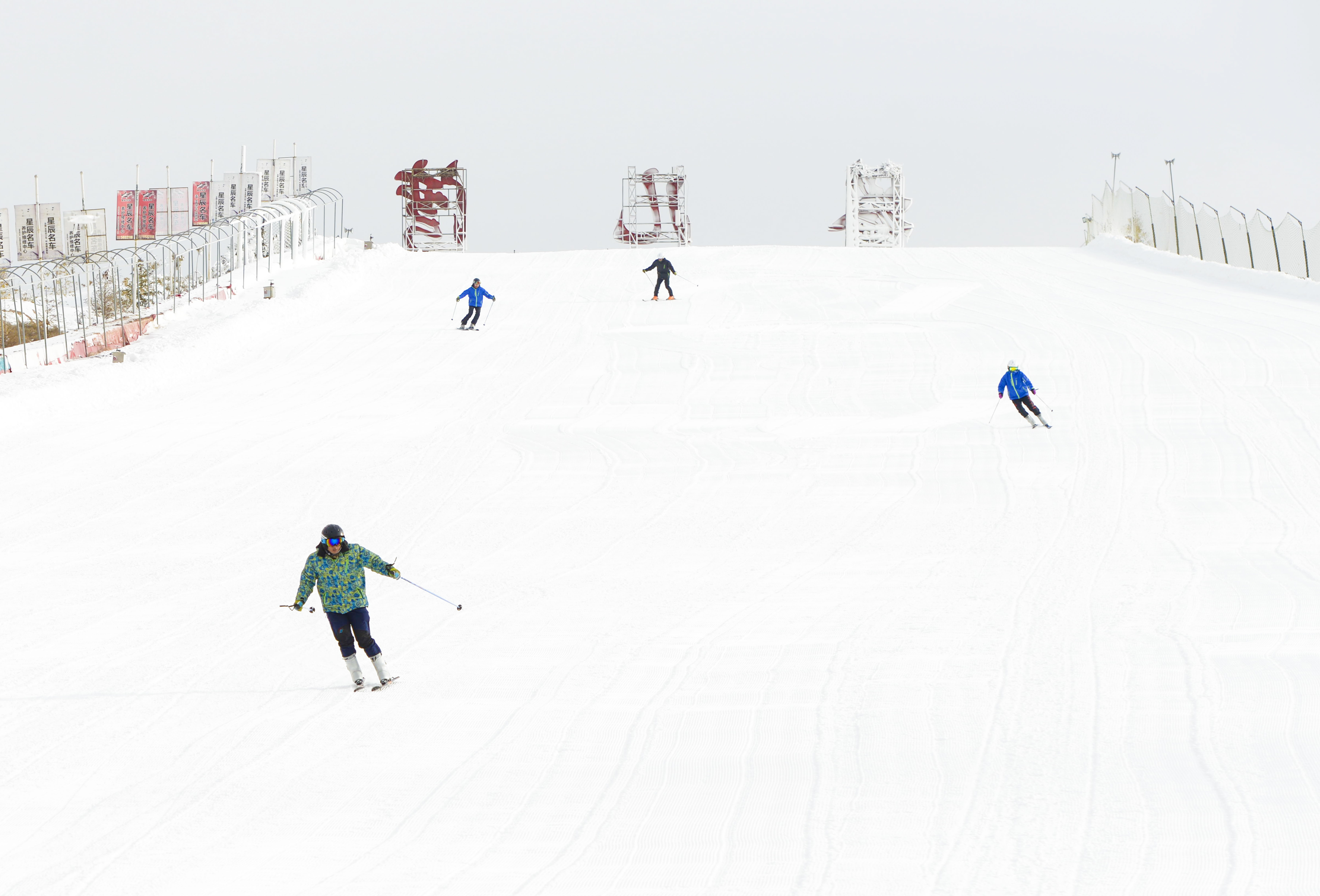 甘肃武威塔儿湾滑雪场这里可不只是滑雪哟