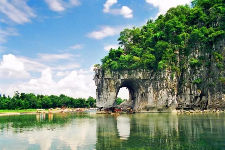 只玩 大牌景点 桂林古八景之一"訾洲·象鼻山 这个世界,有一个长寿