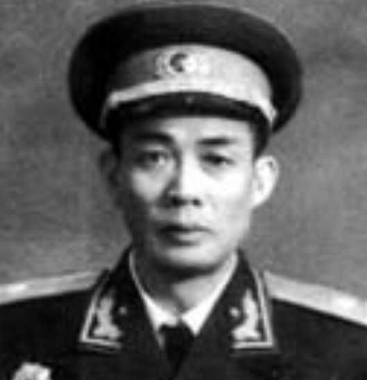 敌师长和警卫员被活捉，开国少将却把“师长”给放了，众人都不解