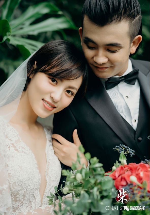 娛樂日報|小鬼吻照曝光；潘瑋柏否認要結婚；前國腳高峰販毒被抓！