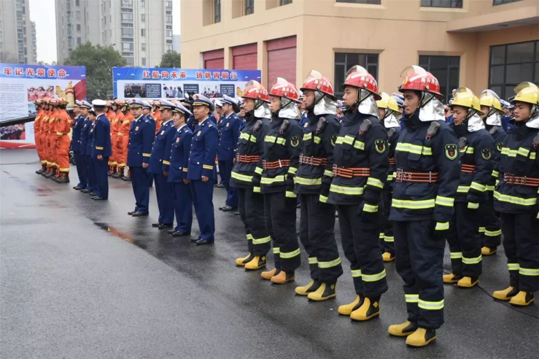 你好,崭新的中国消防员!