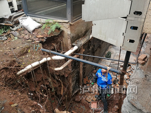 泸州:地下室施工致天然气管道破裂 小区三幢楼遭停气