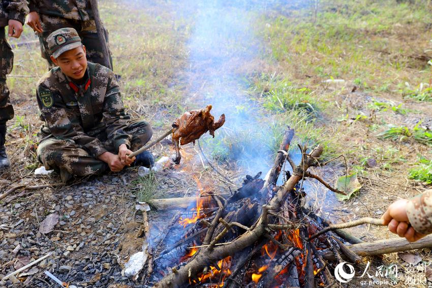 口令传递,战术基础动作,单兵野外生存等科目的训练