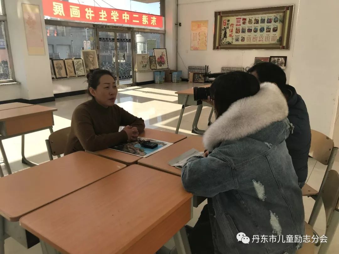 后,毕晓亮和关妮妮又马不停蹄的赶到丹东市福利院与义工宋丽琳会合