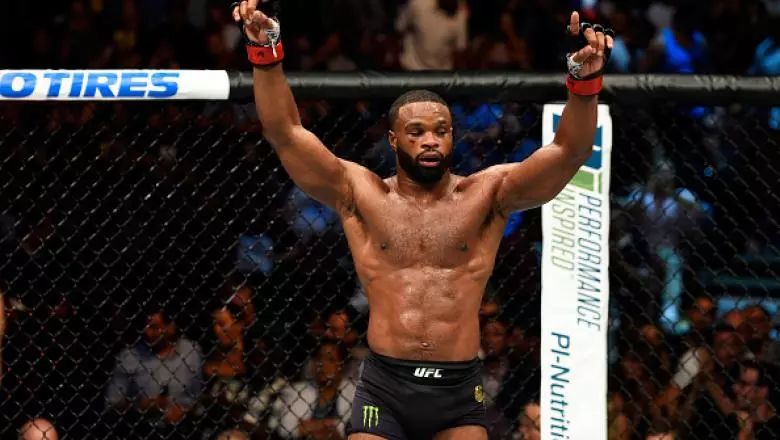 不过白大拿希望次中量级冠军"天选"泰伦·伍德利(tyron woodley)可以