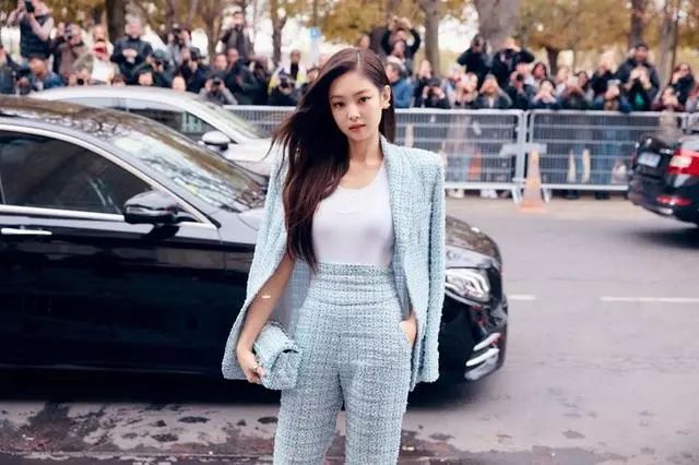 Jennie和KAI確認戀情後，無論是對YG還是BLACKPINK，真的損失慘重