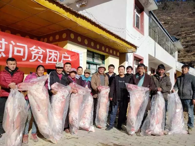 尖尼驻村帮扶工作队为贫困户送去"爱心"羊肉