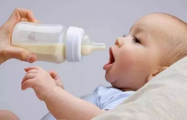 宝宝喝奶粉容易上火?奶粉表示不服!_症状