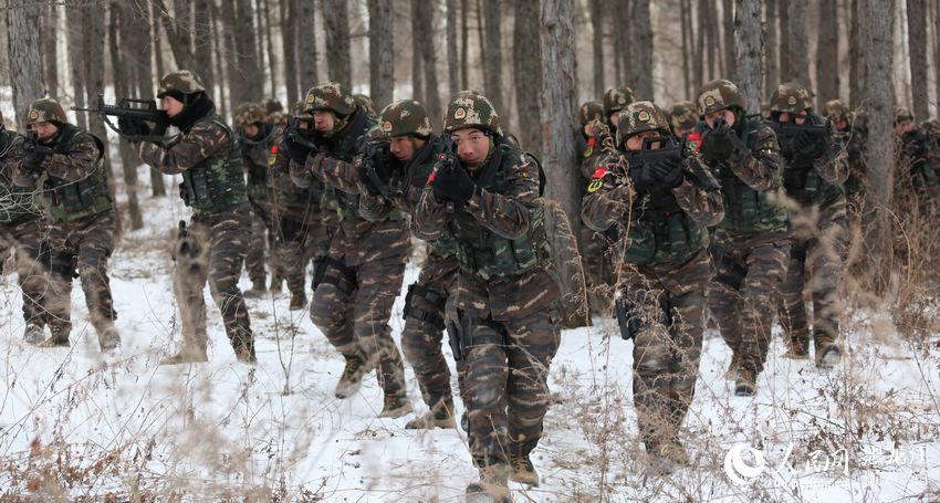 高清组图:武警黑龙江省总队掀起冬季练兵热潮