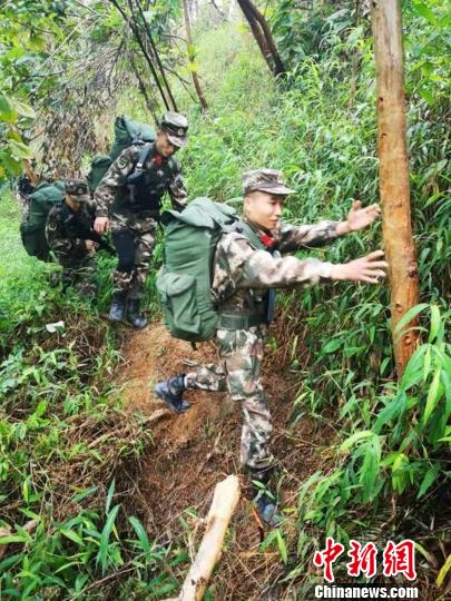 广东罗浮山下砺精兵惠州武警拉开训练战幕