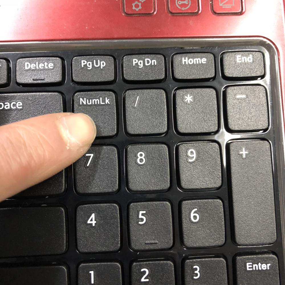 不用同样还是按numlk,它是使用与禁用快捷数字键盘的开关