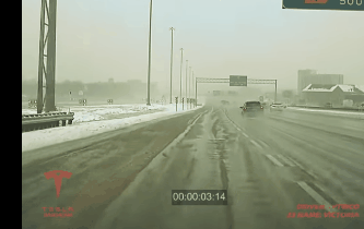 特斯拉Model 3在结冰高速路突然打滑：Autopilot神介入救主的照片 - 2