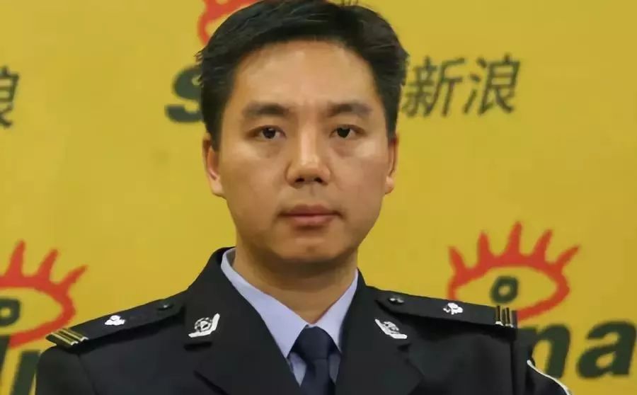 而像谭权局长这样关心基层,体贴一线,敢为基层民警担当与撑腰打气的