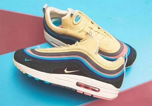 air max97怎么搭裤子_女生尿裤子