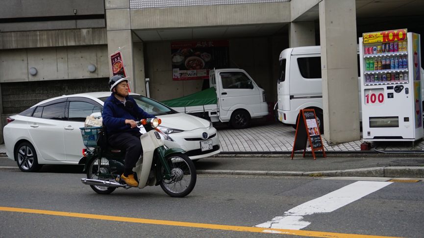 在日本 为什么不但不禁摩托车 还这么受欢迎 汽车