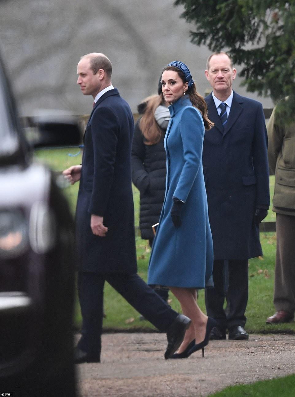 凱特王妃新年復工再穿舊衣獲掌聲！光腿穿大衣臉凍僵還得強忍著笑 時尚 第6張