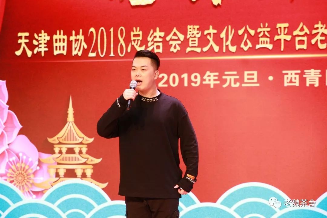 青年京剧演员王博锐,赵晓丹,张馨元演唱了脍炙人口的京剧名段《空城计