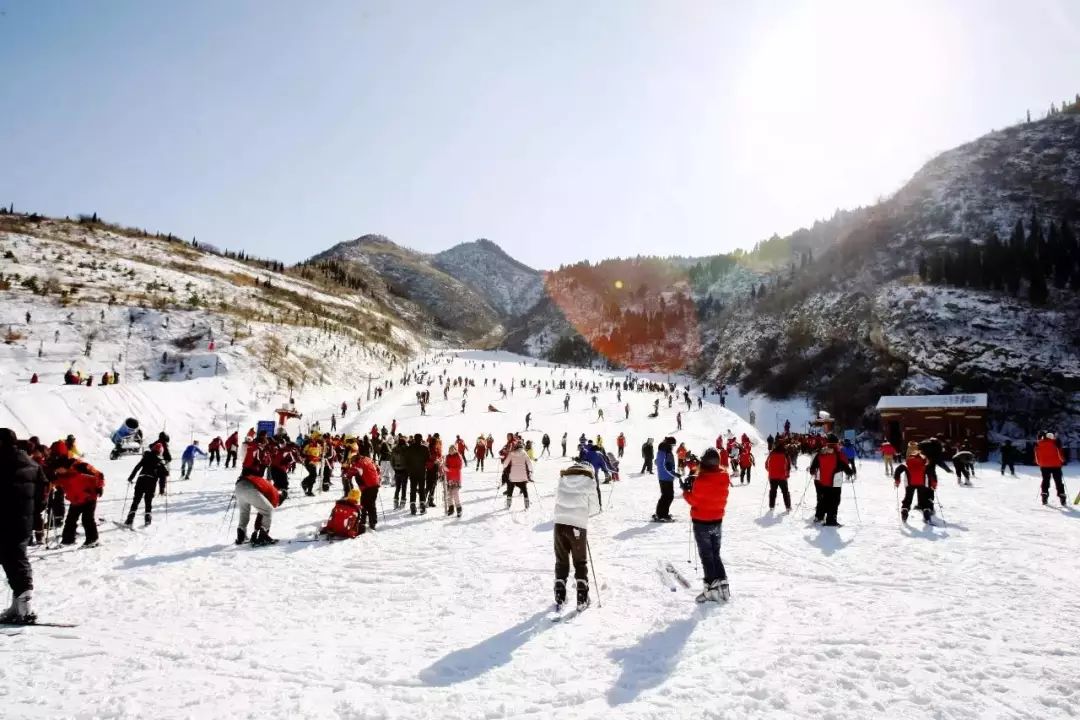 西安沣峪庄园滑雪场位于风景秀丽