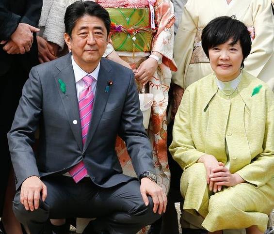 各国领导人的妻子:安倍的妻子身世显赫,而普京的妻子却是个农民