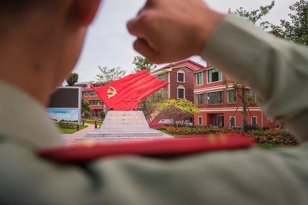 《党在我心中"红色花石,美丽乡村"摄影大赛入选奖《爱的天使》福建