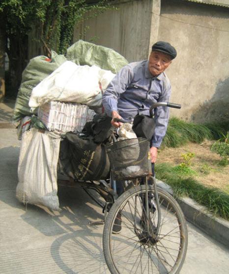 中国最后一名飞虎队员，晚年靠蹬三轮为生，死前在岳王庙泪流满面