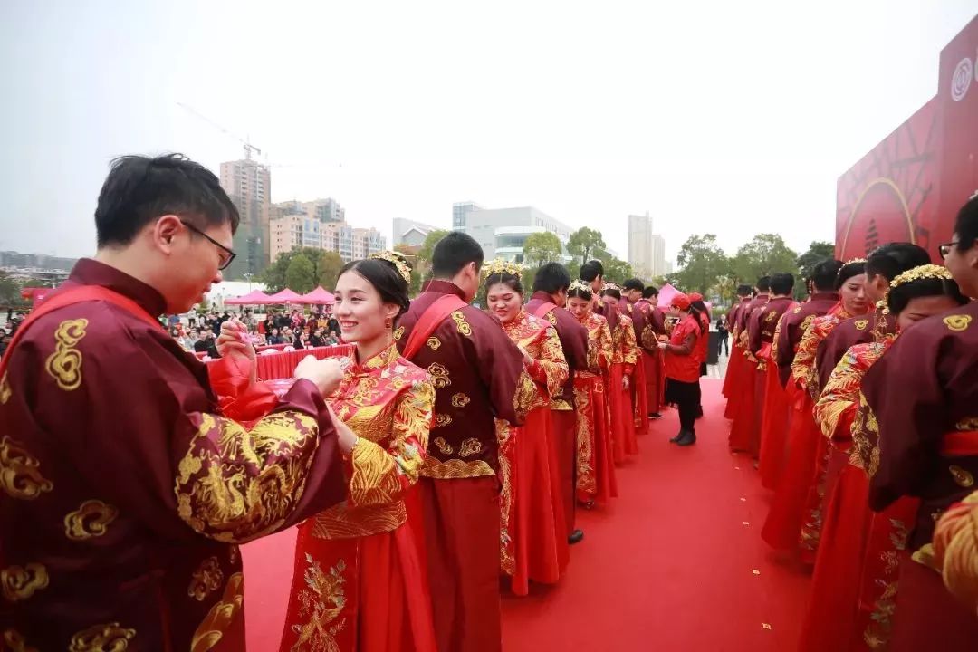 泉港上演最浪漫集体婚礼,看看这15对新人都经历了什么!