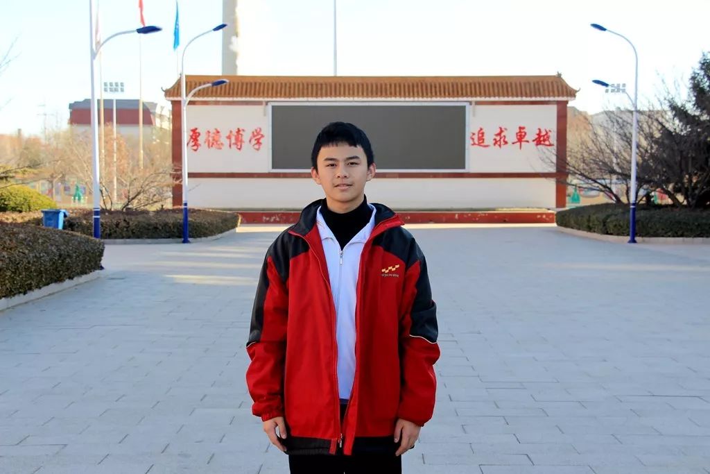 输 " 他叫崔博劲,是密云五中初二1班的学生.