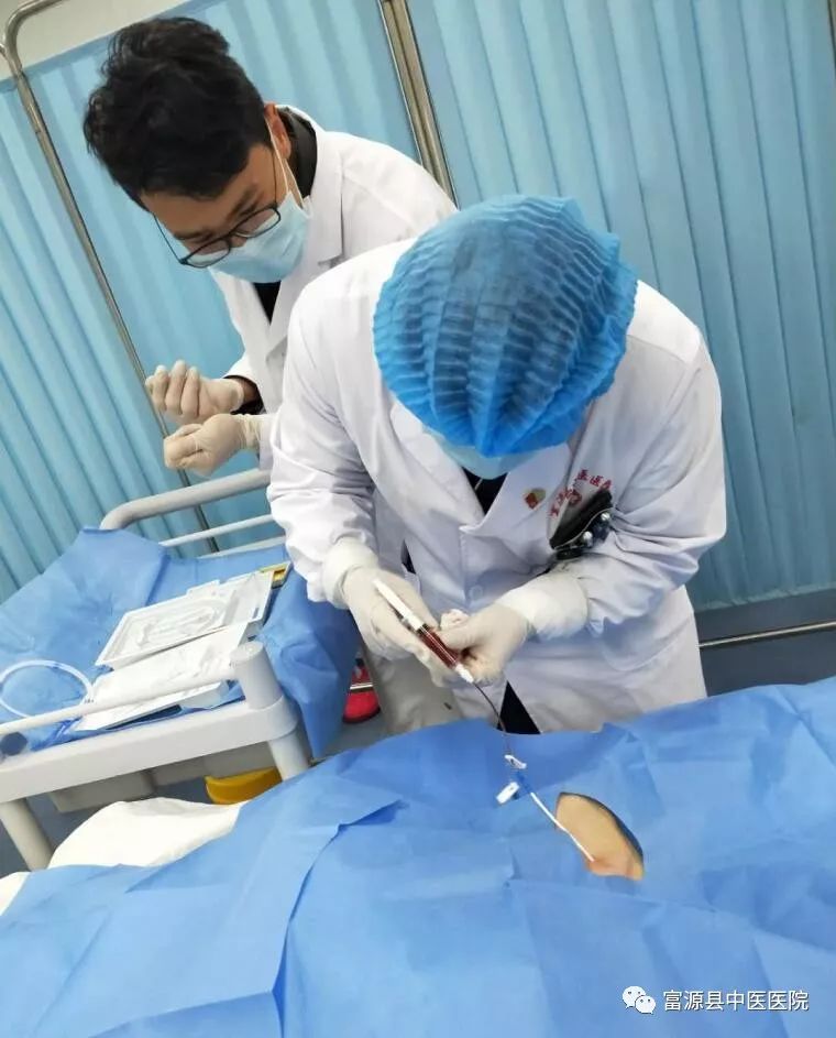 富源县中医医院急诊科成功掌握中心静脉穿刺置管技术