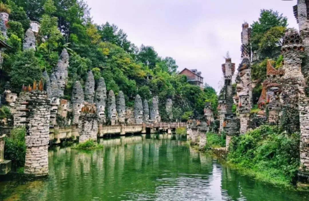 门票五折!这2条线路送你去隔壁旅游,白天逛城堡,晚上看千户灯火