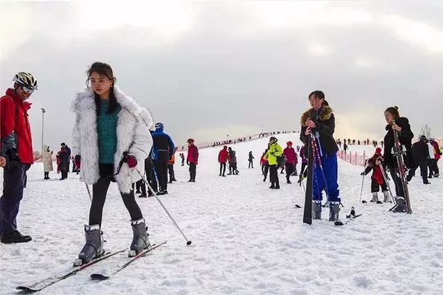 「宁夏旅游」冬季滑雪去哪里,到鸣翠湖就对了!