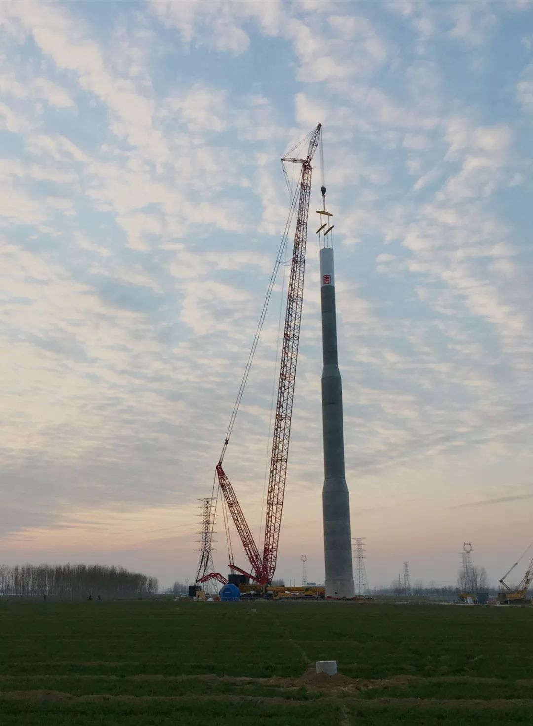 资讯中核机械完成大唐滑县风电首台钢混塔架式风机吊装