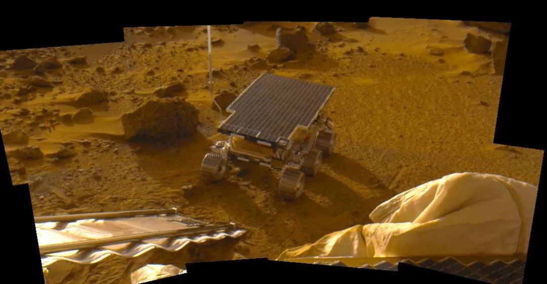 目前火星上有4个探测器,最小的是1997年7月4日抵达火星表面的"索杰纳